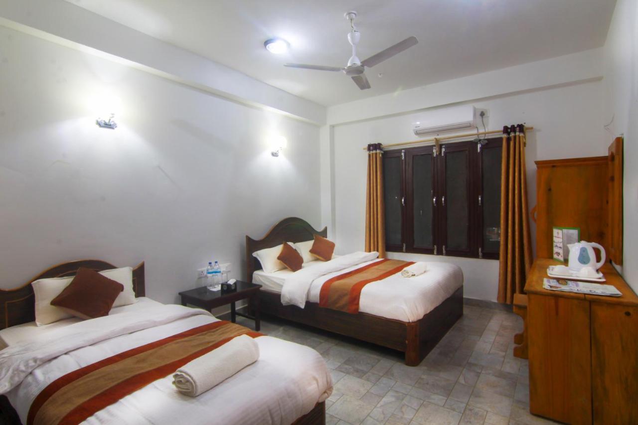 Hotel Chitwan Park Village 索拉哈 外观 照片