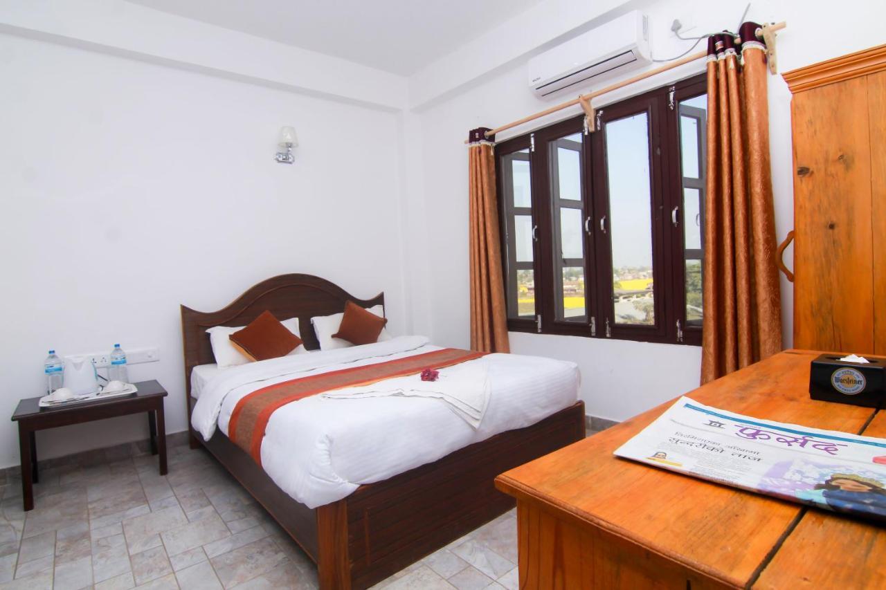 Hotel Chitwan Park Village 索拉哈 外观 照片